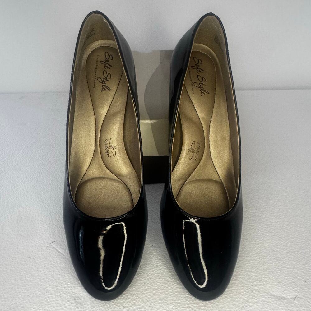 8.5 Patent leather pumps